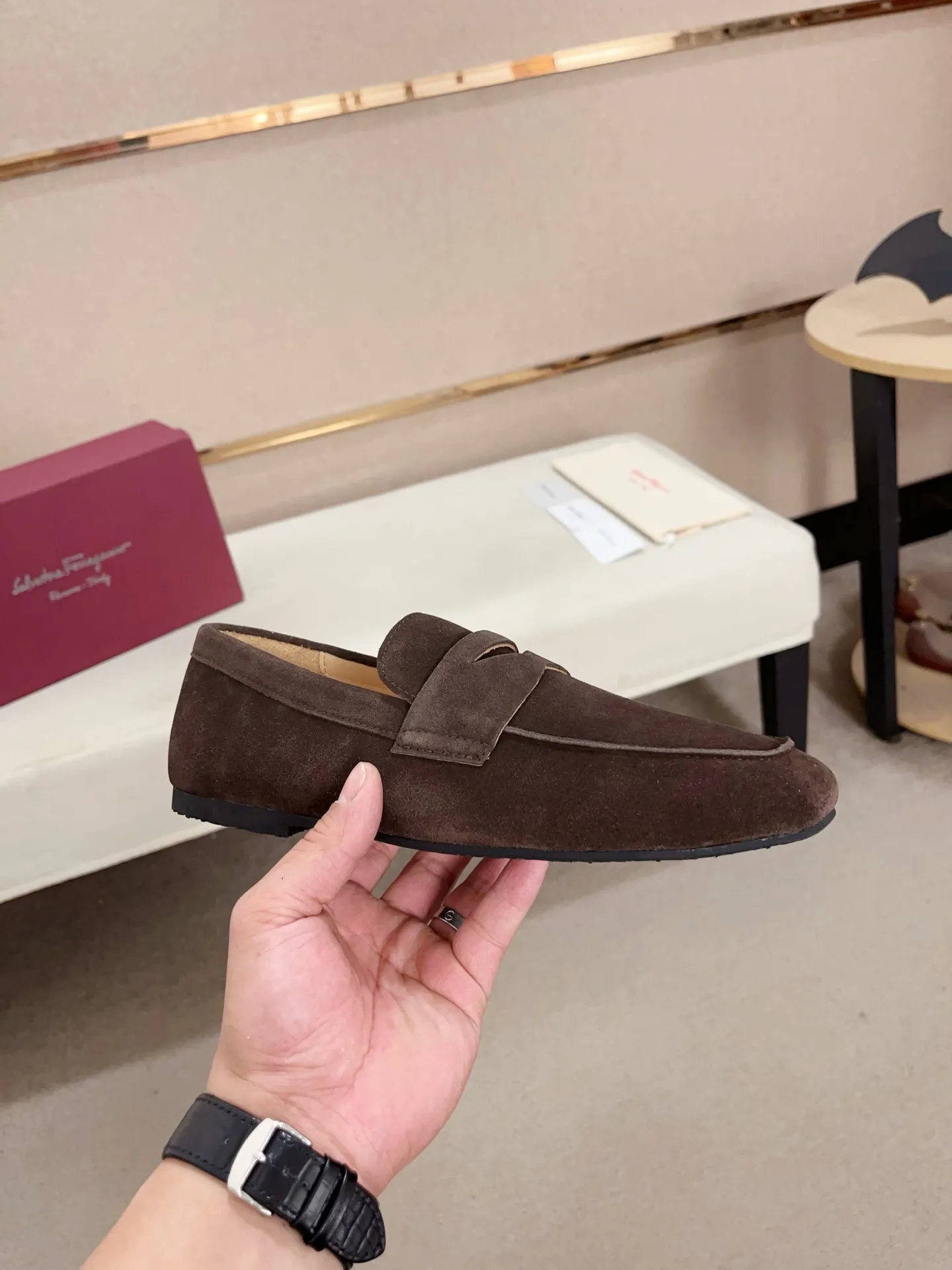 Men's shoes💰: 480💰 High version Ferragamo Dongguan quality! 🆕🆕Exclusive hot-selling products in stock🔥🔥New products on the shelves, high-quality shoes, complete with packaging! 💪 💪 Material: Imported suede cowhide 🐂 + Imported high-quality water-dyed cowhide lining + wear-resistant outsole 👍🏻👍🏻 Features: High-end and comfortable, purely handmade 🚀 🚀 Create the perfect shoes that suit you best 🔥 🔥 Size: (38-44) Can be customized 45 non-returnable!